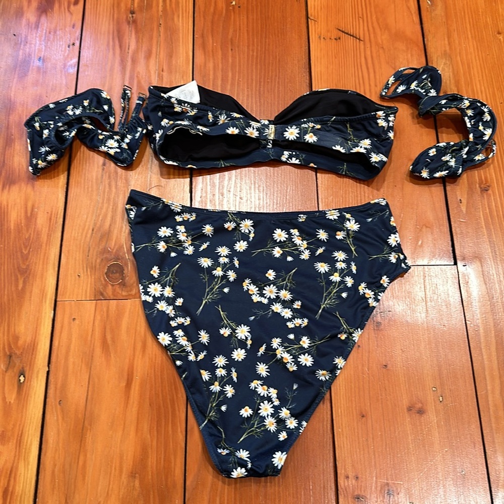Under protection high waisted bikini size medium - Picture 3 of 6